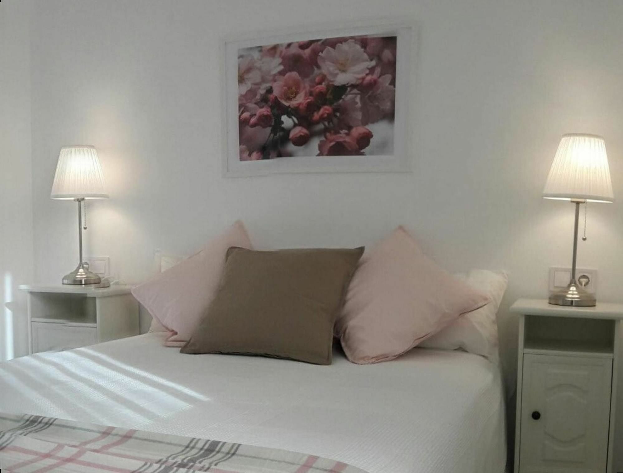 With 2 Bedrooms In - 10 M From The